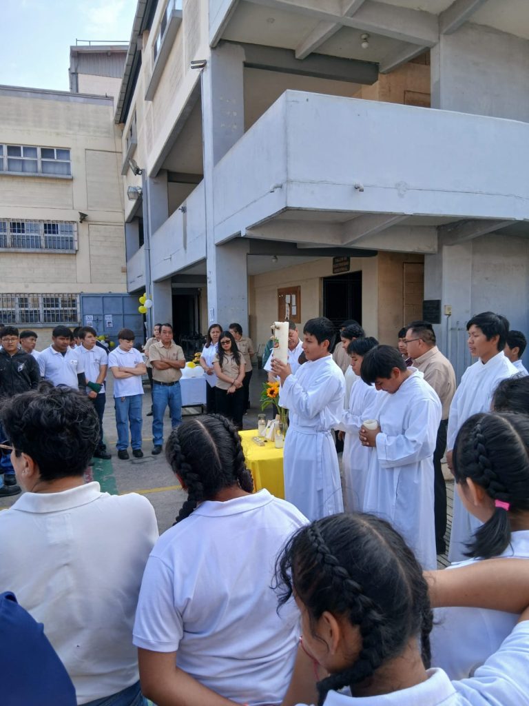 La familia educativa del CFP “Padre Bartolomé Ambrosio” celebró el rezo del Vía Lucis 2026